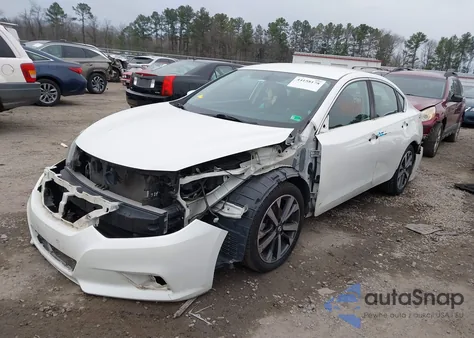 2017 Nissan Altima 2.5 Sr z USA, uszkodzony, nr VIN 1N4AL3AP3HC262166